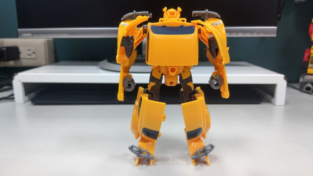 Bumblebee The Movie Energon Igniters   In Hand Images Of Optimus Prime Bumblebee And Barricade  (19 of 59)